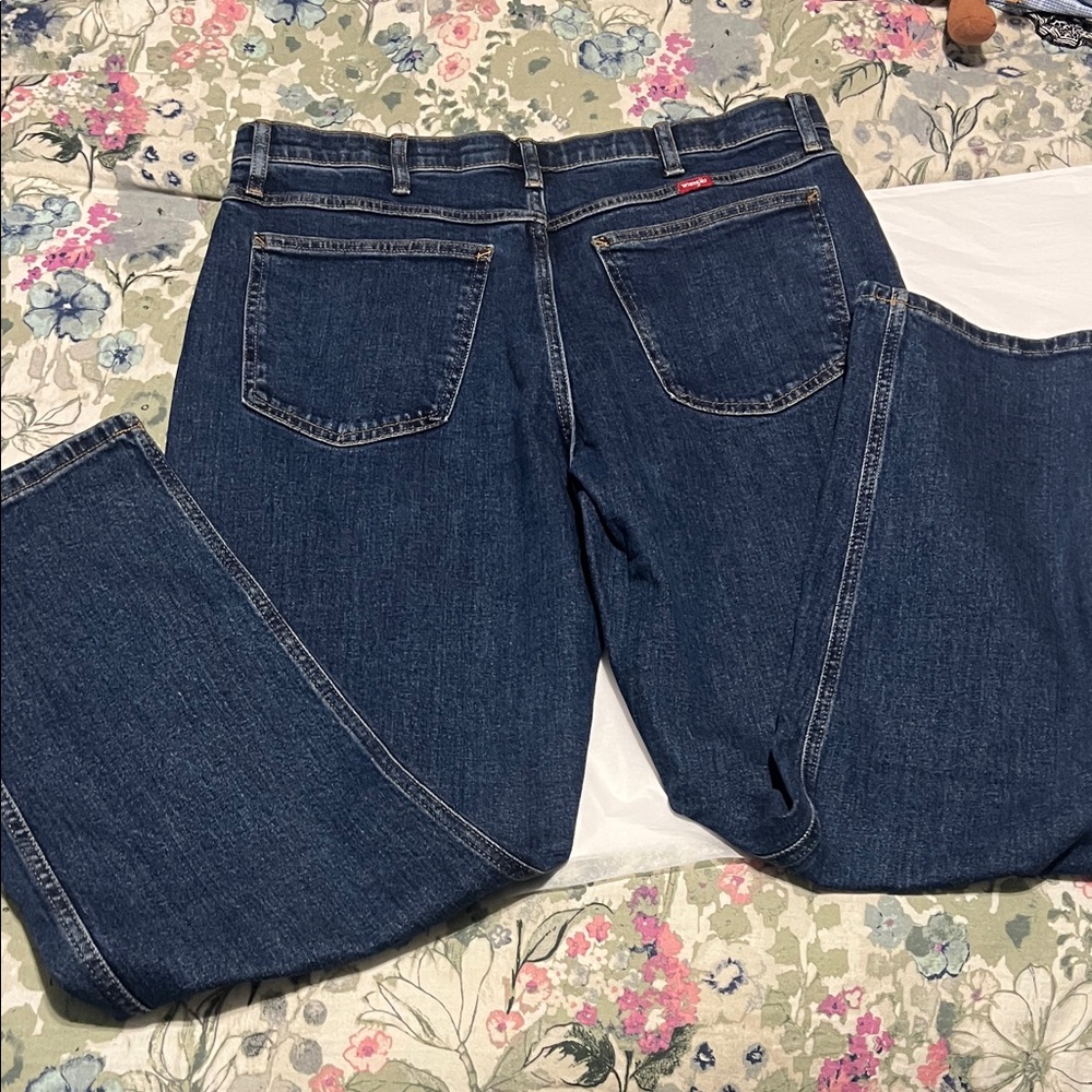 Wrangler Men's Performance Relaxed Jeans - Picture 5 of 7